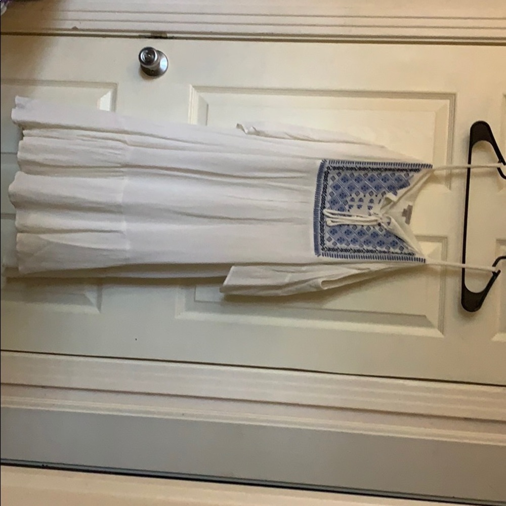 White dress with blue details off the shoulder